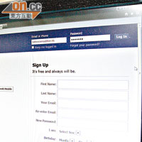 記者在社交網站facebook輸入登入名稱及密碼，及所輸入資料，亦在記錄器的記事本內詳細記錄。