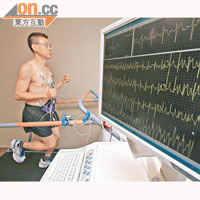 李先生正接受「運動心電圖」，檢測心臟在運動時的狀態。