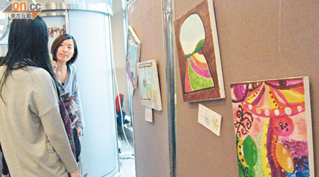 「風雨蘭」昨舉行小型畫展，展出受害人繪畫作品。