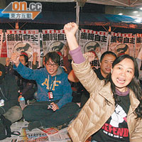 台灣壹傳媒員工昨晚通宵靜坐抗議。