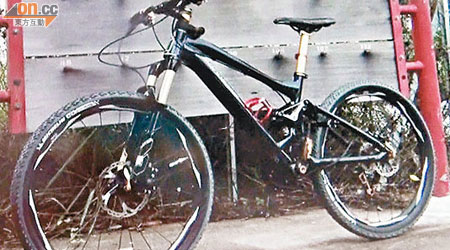 被盜去的逾三萬元碳纖維車架單車。（事主提供）