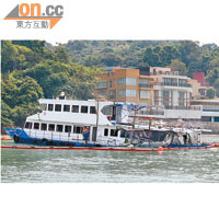 涉事兩艘船南丫IV（圖）及海泰號事後被當局扣查，但港燈和港九小輪的律師透露，他們仍未獲准登船調查。