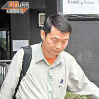 一名死者家屬坦言幾經掙扎決定再到場旁聽。（伍鎮業攝）