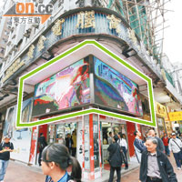 黃金電腦商場位於福華街與桂林街口外牆，最近安裝兩個LED電子屏幕，朝十晚十播放廣告。