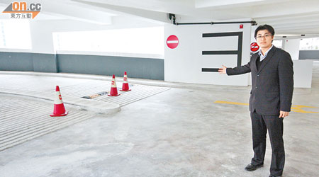 顏汶羽指彩福邨停車場四樓一直因出租率低而未有開放。