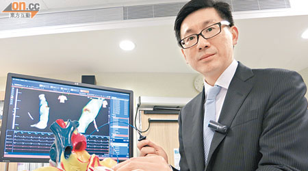 馮永康稱，利用嶄新的「立體影像技術」輔助導管消融手術，助醫生更準確找出心臟早搏源頭。（麥凱盈攝）