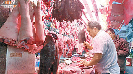 活豬拍賣價日日創新高，肉檔嘆生意難做。（黃仲民攝）