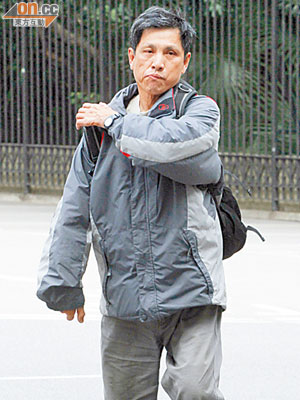 黃華有表示，他沒有留意南丫II上是否有足夠的兒童救生衣。