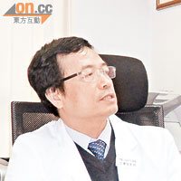 袁寶榮稱鼻竇炎部分病徵與其他呼吸道病相似，導致不少病人延遲就醫。