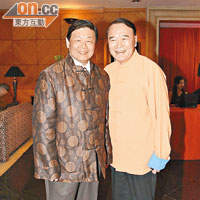 胡曉明（左）早前高票當選港區人大代表，身為好友嘅富士攝影器材主席孫大倫（右）都要恭喜佢。