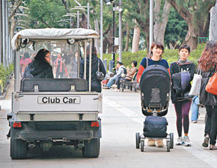 康文署知法犯法 高球車橫行公園