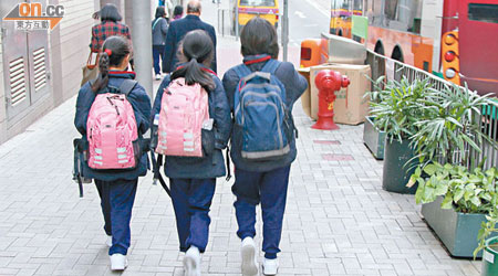 本報調查發現小學生平均每日有三至七份家課。