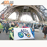 單車四子踩了七個多月，上月中抵達巴黎鐵塔下。