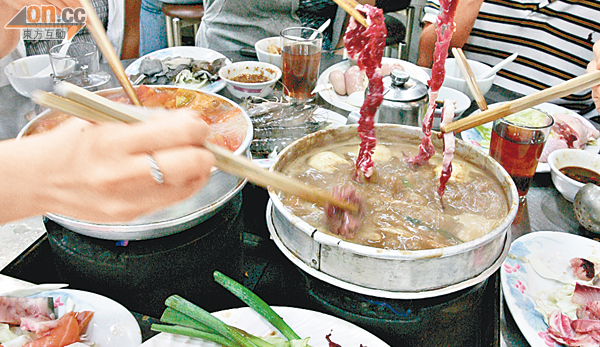 深圳部門抽驗市面出售的火鍋湯底，當中有三十八個批次不合格。