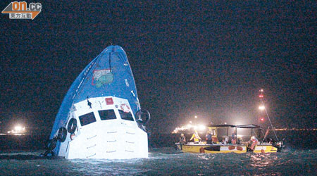 調查委員會律師指，南丫IV的船尾舵房因與第五個艙相連，之間又無水密門相隔，令船尾入水下沉。（資料圖片）