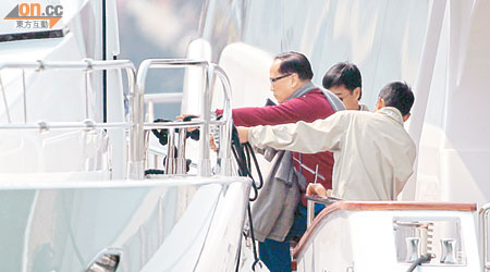 東方報業集團獨家踢爆曾蔭權貪盡海陸空，震驚香港與北京。（資料圖片）