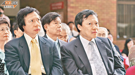 郭炳湘（右）由全國政協退下，郭炳江（左）就仍然係上海政協常委。（資料圖片）