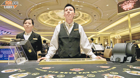 澳門賭業發展蓬勃，吸引不少賭客到場耍樂。