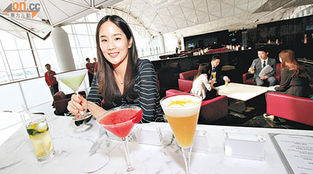 「寰宇堂」新增酒吧供客人點選各式酒類飲品，亦有無酒精飲品供應。（蕭毅攝）
