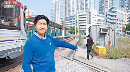 黃卓健稱現時輕鐵天榮站近天恩路方向未有斜台，要求港鐵改善。