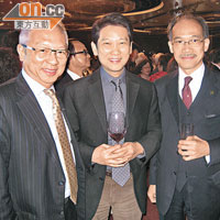 楊立門（中）與工業總會主席鍾志平（左）及副主席郭振華（右）都有現身酒會。