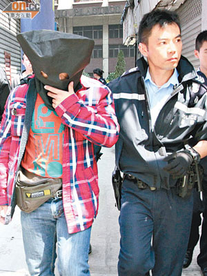 警員將被捕男子押走。（曾紹良攝）