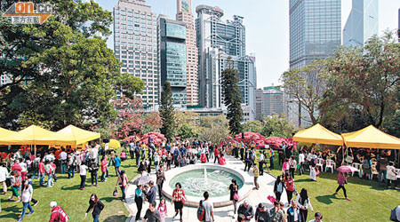香港禮賓府昨舉行開放日，全日共錄得逾一萬二千名遊客。（胡家豪攝）