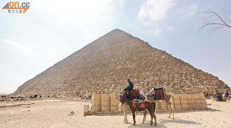 金字塔是遊客必到景點，亦是最多劏客陷阱的地方。