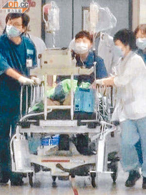 墮樓女生送院搶救四小時後傷重死亡。（冼耀華攝）