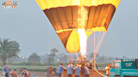 埃及民航部宣布境內熱氣球飛行活動將在四月一日復辦。
