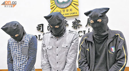 三名涉嫌在賭場放數的男子被司警拘捕。