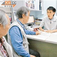 近日有不少長者就長津申請事宜，到區議員辦事處求助。