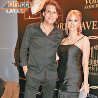 Royal Dragon創辦人Michel Morren（左）與女友Tamara Bond喜見品牌成為世界酒壇新貴。