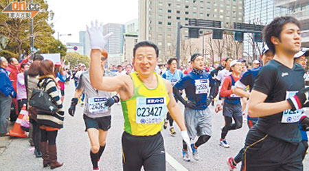 李戰哲參加東京馬拉松時的照片。（資料圖片）