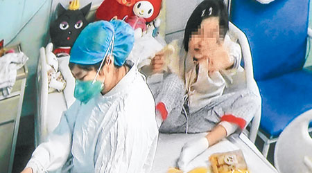 北京首宗確診感染H7N9的七歲女童，病情持續好轉，今日可以出院，地壇醫院將為她舉行歡送會。（中新社圖片）