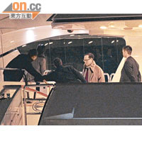 貪曾豪遊澳門，更被揭在三艘總值四億元的超級遊艇過夜。