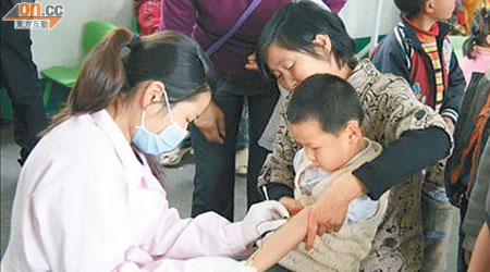 重慶一間幼兒園上月爆發逾百名兒童集體中毒，事件疑與進食由毒死老鼠肉冒充的牛肉有關。