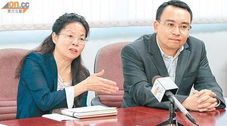 黃慧貞（左）指已成立專責小組調查疑似「虐童」照片風波。