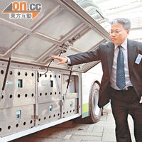 陳貴華指中電電動旅巴沒有波箱引擎，較傳統旅巴更能節省維修成本。
