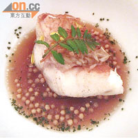 肥美嫩滑嘅「洋葱濃湯馬頭魚」，係陳振彬至愛嘅菜式。