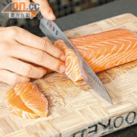 三文魚含奧米加三脂肪酸，有助降低心臟病。