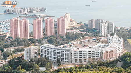 哈羅香港國際學校收取高昂學費備受質疑。