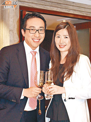 黃進達（左）及女友陳婷婷（右）九月結婚，結束八年愛情長跑。（葉華英攝）