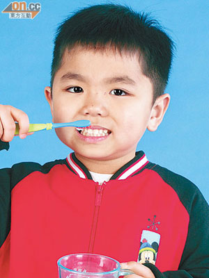 兒童出現喉嚨痛，與牙刷並沒有關係。