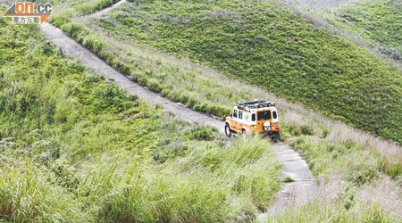 上水華山軍路成為「車手」挑戰的另類賽道。