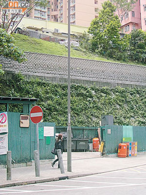 葵涌石宜路垃圾收集站被指欠缺上蓋，有礙環境衞生。