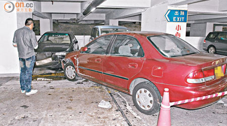 私家車落斜連撞其中兩輛汽車。（曾紹良攝）