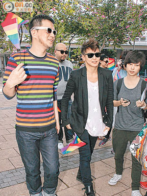 歌星黃耀明（左一）和何韻詩（左二）預告將於七一上街，爭取同志平權及反性傾向歧視法。（資料圖片）