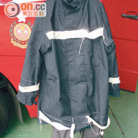 消防處購入的防火衣曾被指抗火能力不足。