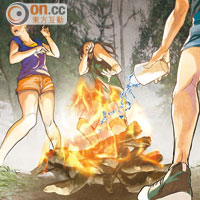 校營兩女生燒傷模擬圖<br>生野火示範中，有人疑在燃起的柴枝上添加酒精助燃時，發生搶火，兩名圍觀女生被燒傷。